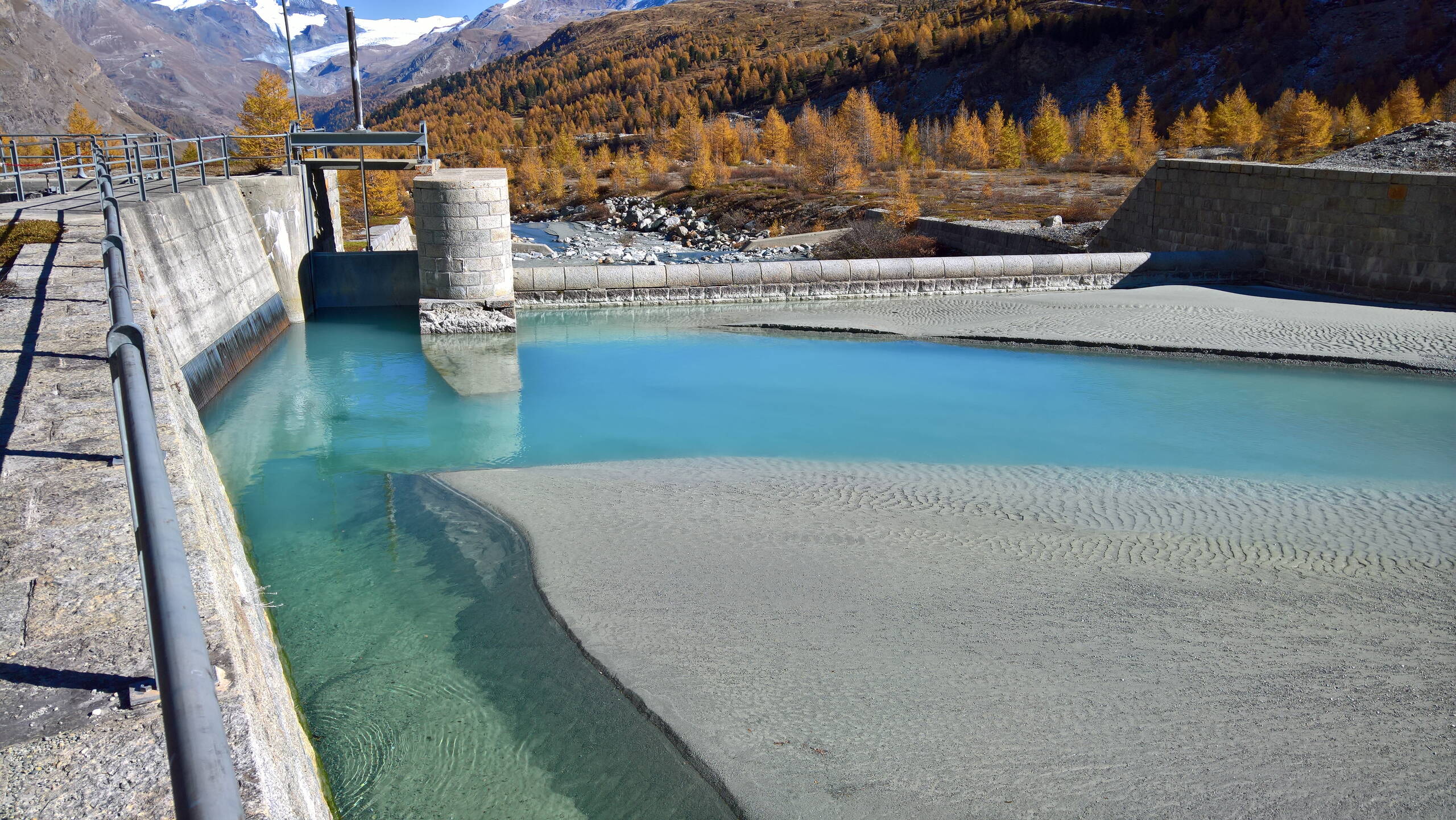 Lac du barrage de Zmutt.