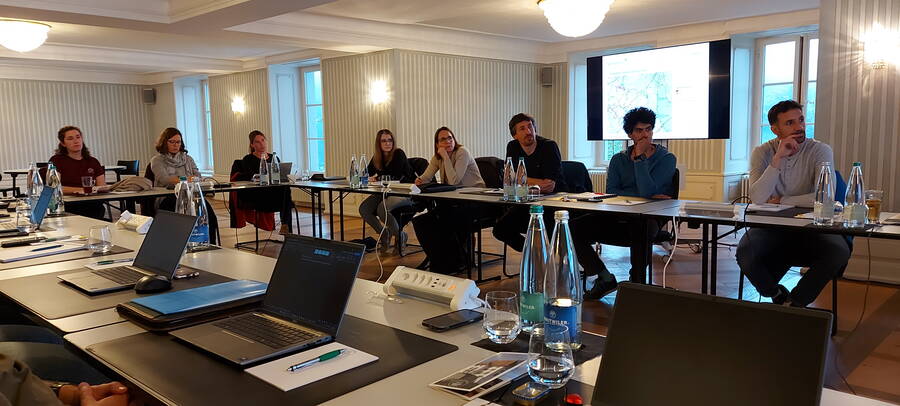 Interessierte Gesichter bei den Teilnehmenden. Interessierte Gesichter bei den Teilnehmenden.