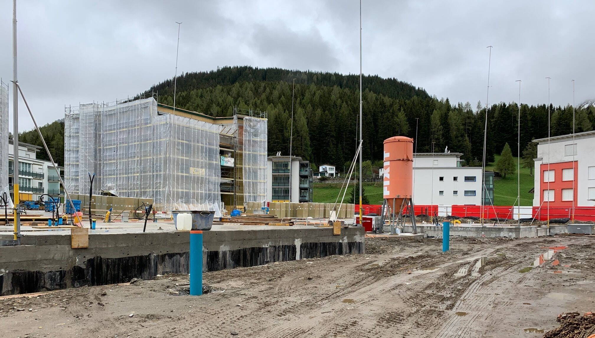 Rückgabebrunnen Die Erstellung der Rückgabebrunnen erfolgte in einer zweiten Etappe. Durch die vorgängigen Untersuchungen an der Sondierbohrung sowie die thermische Grundwassermodellierung konnte das finanzielle Risiko minimiert werden.