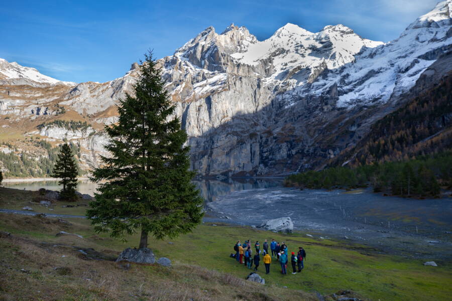 À l'abri de la montagne, les participants ont organisé un atelier sur la communication avec la population au sujet des dangers naturels.