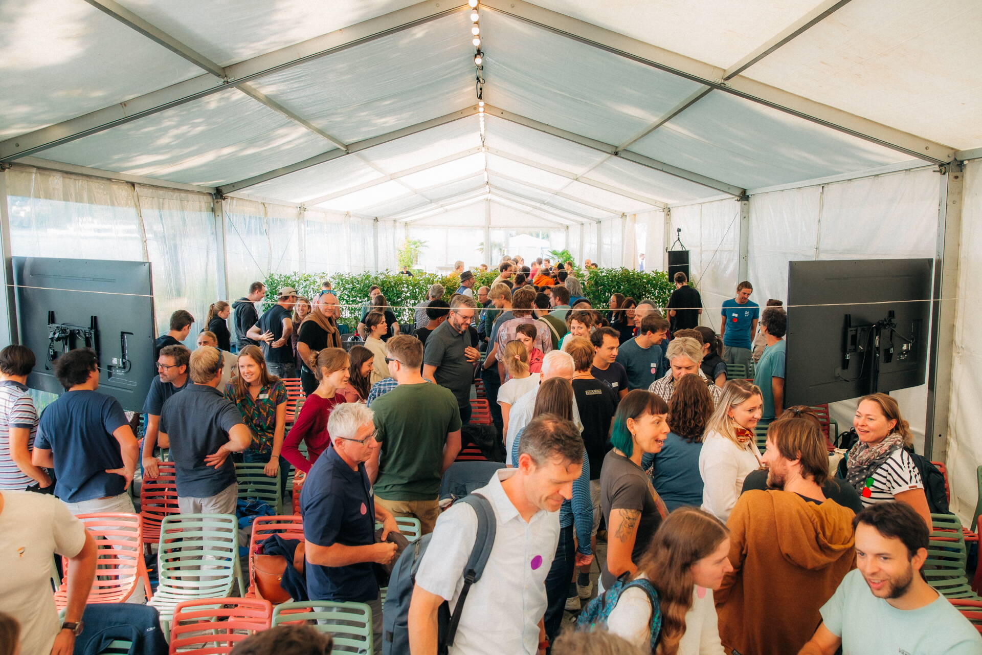 La discussion sur le thème « Curieux » est animée. La discussion sur le thème « Curieux » est animée.