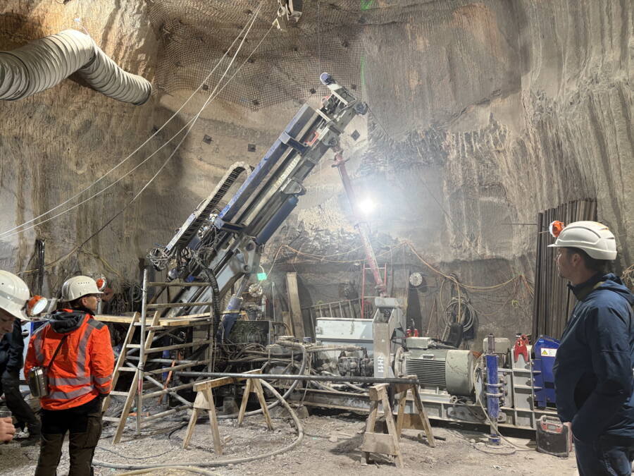 Die Mitarbeitenden der GEOTEST konnten einen Einblick in den aktiven Salzabbau gewinnen.  Die Mitarbeitenden der GEOTEST konnten einen Einblick in den aktiven Salzabbau gewinnen.