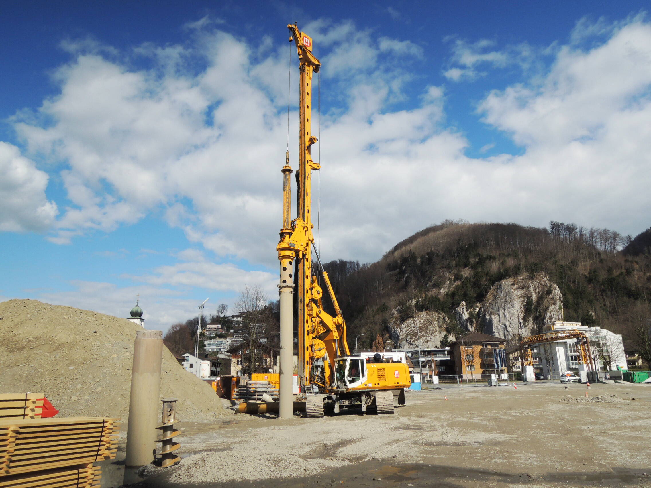 GEOTEST AG Erstellen der Filterbrunnen für die Wasserhaltung.