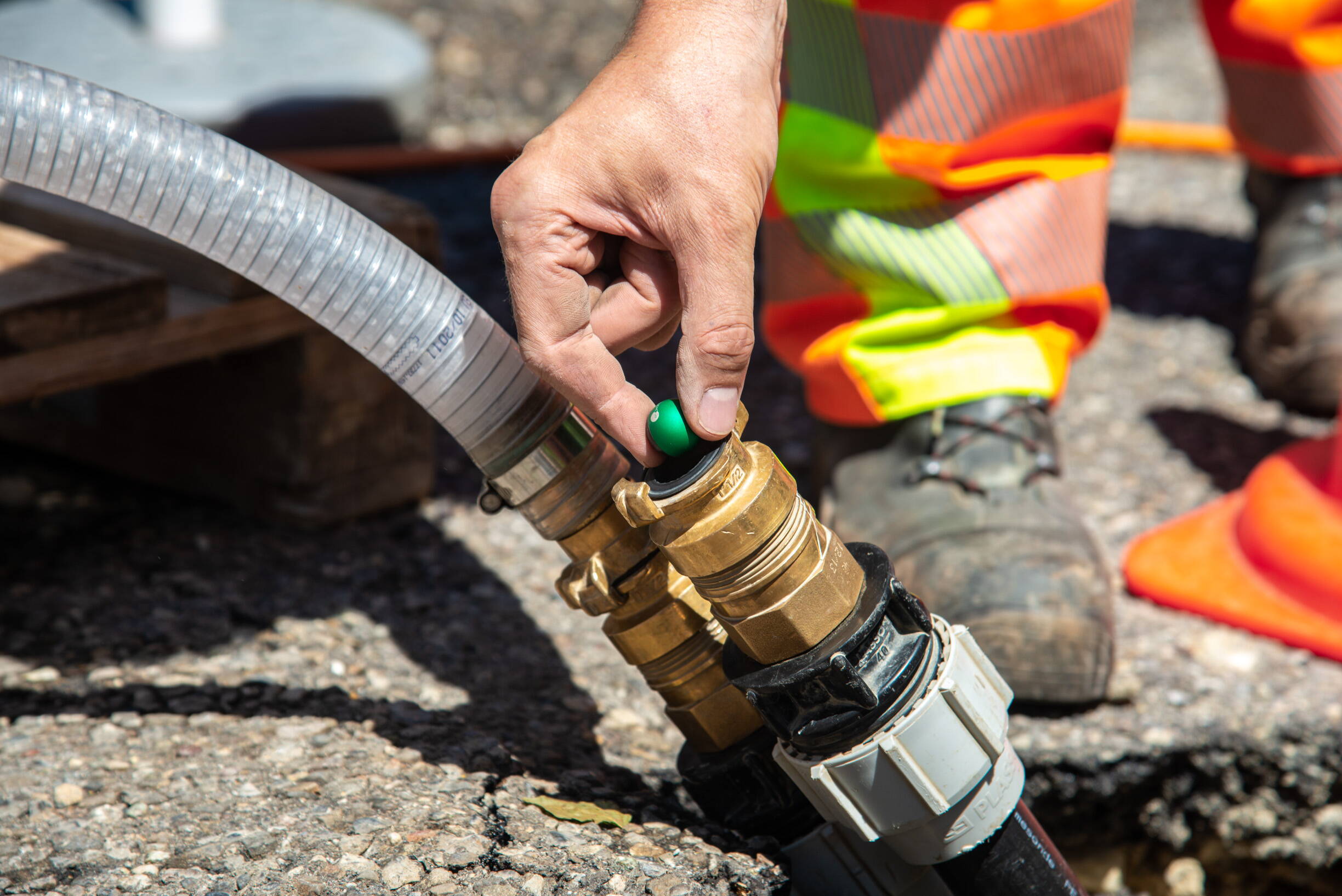 Bohrbegleitung und Dimensionierung von Erdwärmesonden Messungen der Untergrundtemperaturen in der 400 m tiefen Probe-Erdwärmesonde mittels Temperaturmessgerät GEOSNIFF.