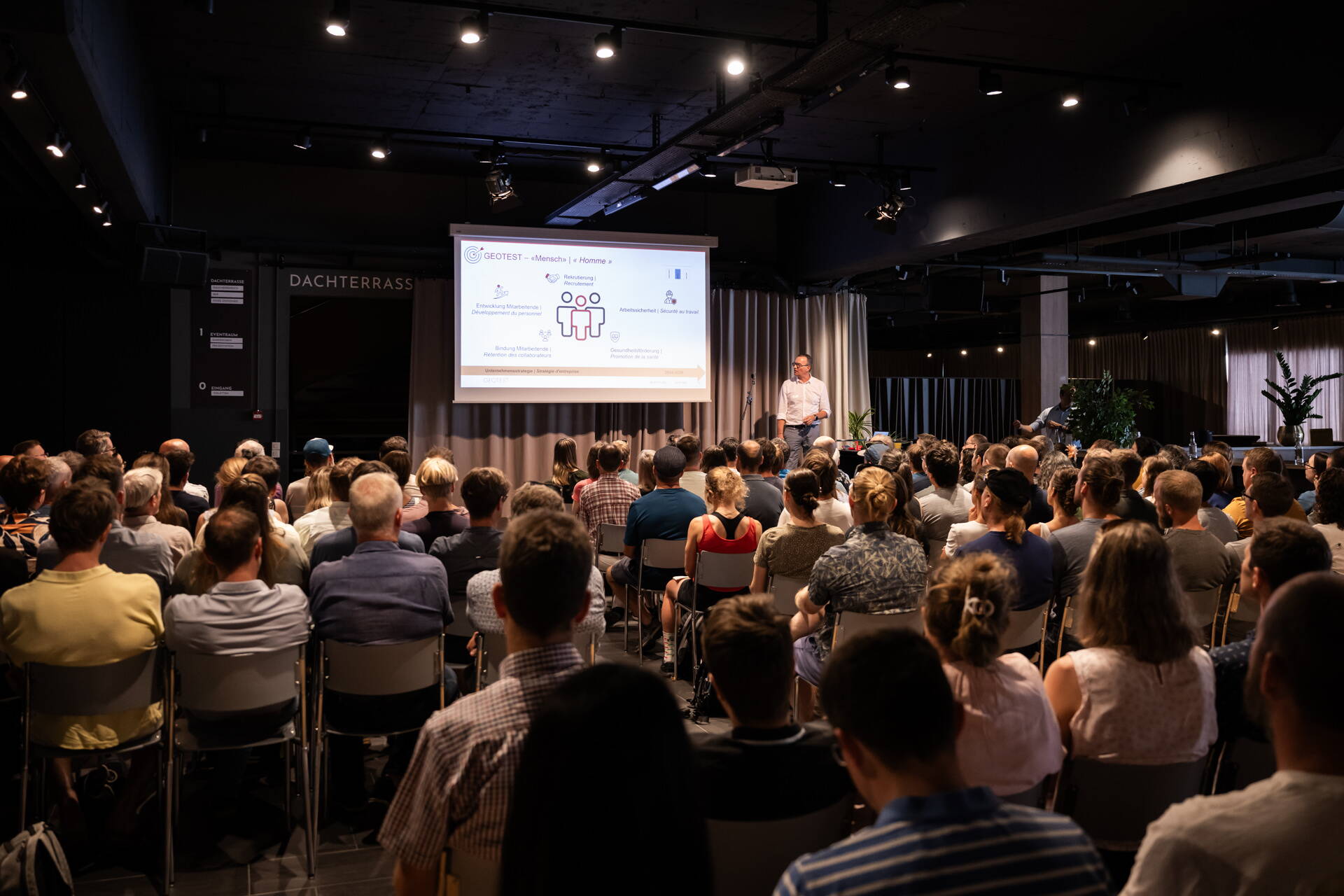 Daniel Tobler explique les grandes lignes de la stratégie d'entreprise 2029. Daniel Tobler explique les grandes lignes de la stratégie d'entreprise 2029.