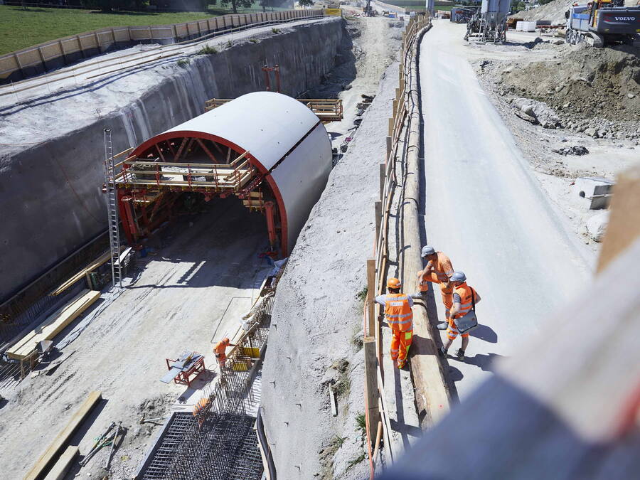 The new cut-and-cover tunnel with a formwork carriage .