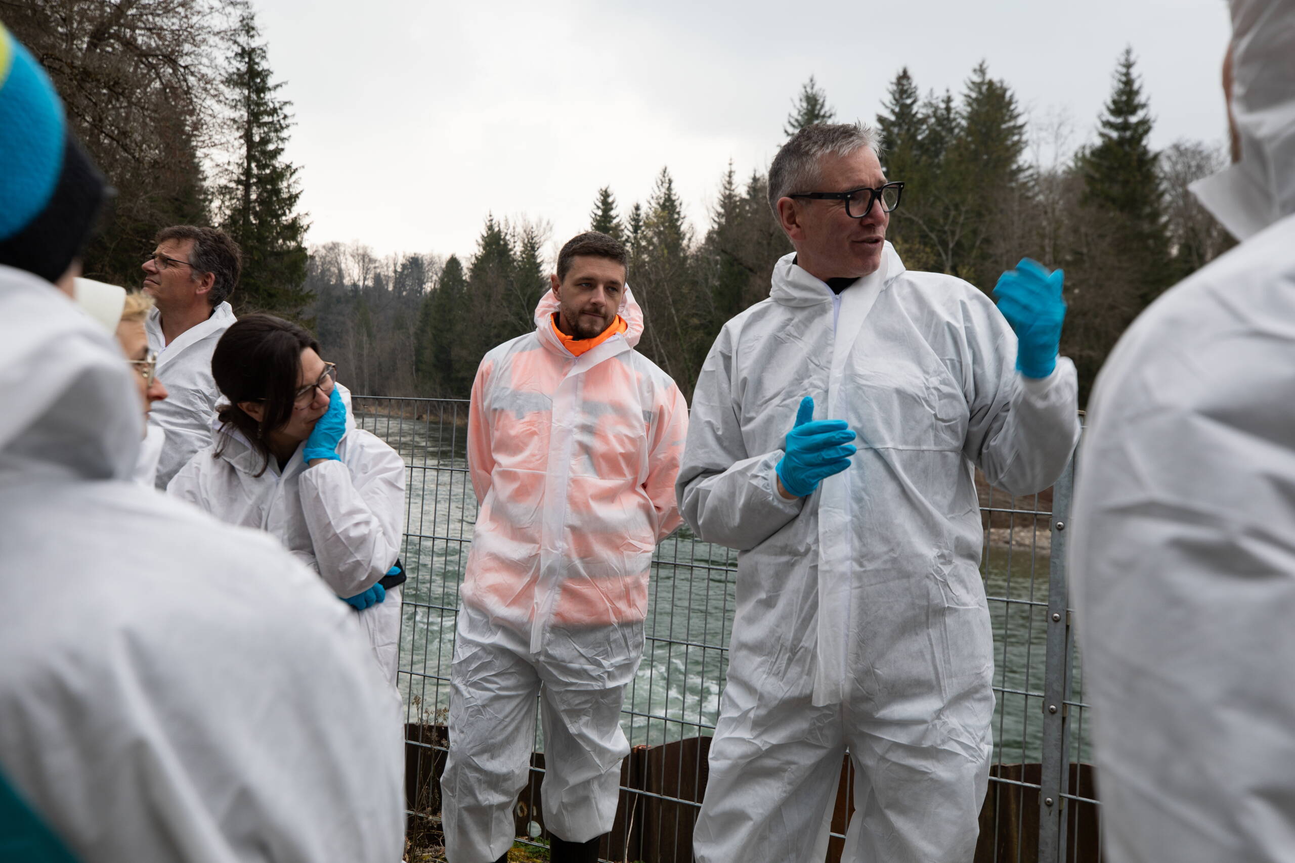 Loïc Constantin, chef de la section Déchets et sites pollués du canton de Fribourg, explique les plans d'assainissement.