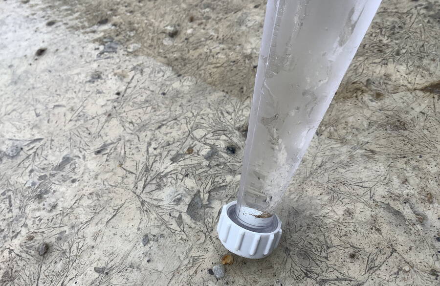  Vérification de l’absence de sable. Sa présence peut causer un dysfonctionnement et une usure prématurée de l’installation. 
